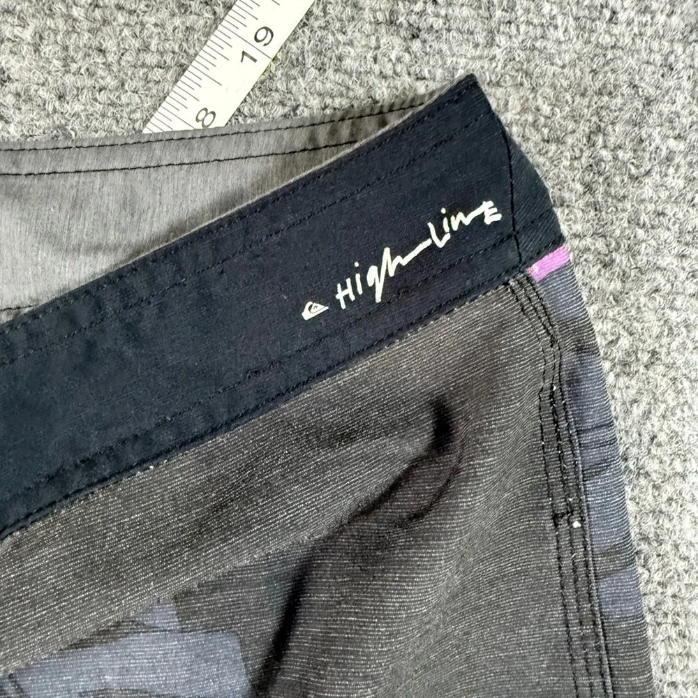 Quiksilver Highline Board Shorts Size 32 Dark Gray Black Tropical Floral EUC